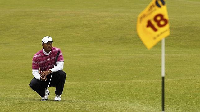 Tiger se reencuentra en St. Andrews, pese al protagonismo de McIlroy (63)