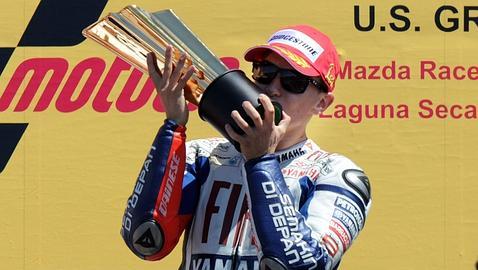 Lorenzo gana... y suena el himno italiano