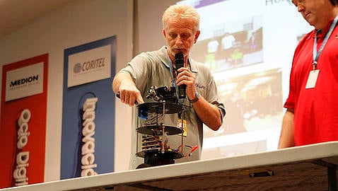 «Robot, póngame un martini»