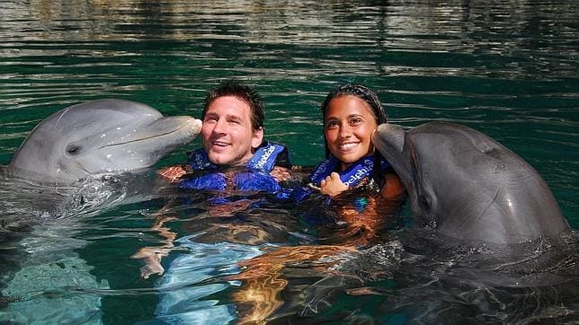 Messi y Antonella, pasión entre delfines