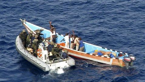 La fragata «Victoria» se ve obligada a liberar a los piratas capturados ayer