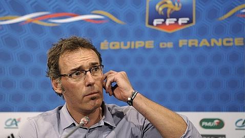 Blanc convoca al imputado Benzema en su primera lista