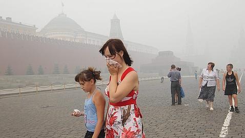 El humo de los incendios en Rusia obliga a desviar vuelos