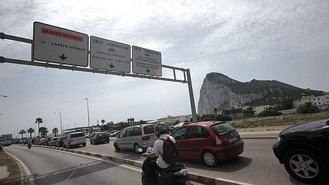 Gibraltar tacha de «inaceptable» la tasa para los vehículos