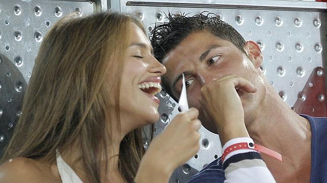 Cristiano e Irina, amor en la grada