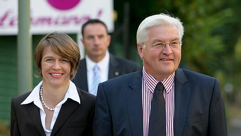 Deja la política para donar un riñón a su mujer