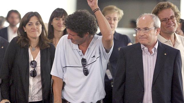 Los secuestrados podían escuchar la radio si se portaban bien y celebraron la victoria de la Roja