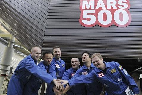 Cien días encerrados a la orden del jefe