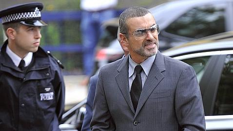 George Michael, ocho semanas a la cárcel por llevar dos cigarrillos de cannabis