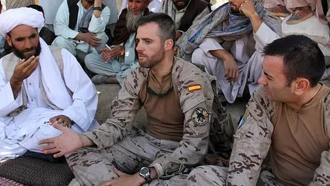 Petraeus: las tropas españolas «marcan la diferencia en el campo de batalla» afgano
