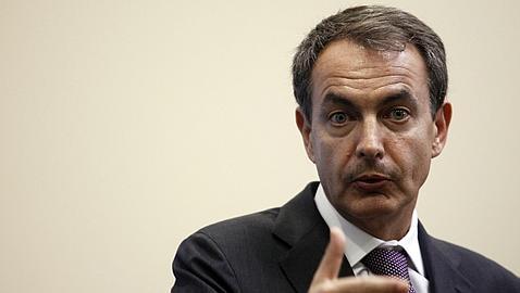 Gravar las actividades financieras, nuevo golpe de timón de Zapatero