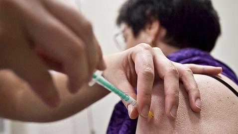 Embarazadas y personas obesas tendrán que vacunarse de la gripe