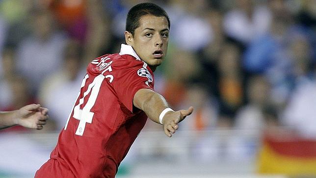«Chicharito» mata al Valencia