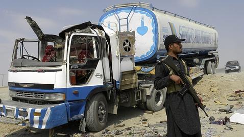 Pakistán bloquea una ruta vital de suministros para las tropas de la OTAN