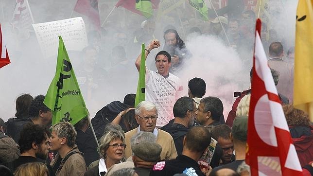 Sarkozy toma ventaja en la «prueba de fuerza» lanzada por los sindicatos