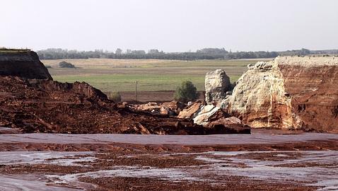 Hungría, a la espera de una nueva marea tóxica