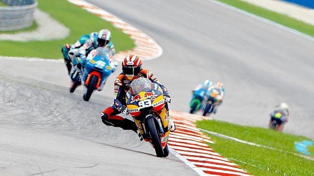 Victoria y liderato para Marc Márquez