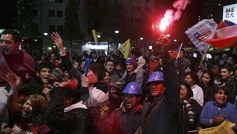 Chile celebra el rescate como un Mundial