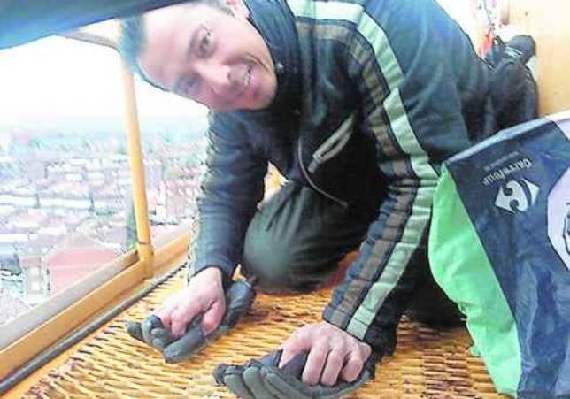 Nueve meses en lo alto de una grúa