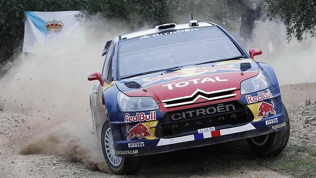 Loeb domina por delante de Ogier y Sordo se aleja del podio