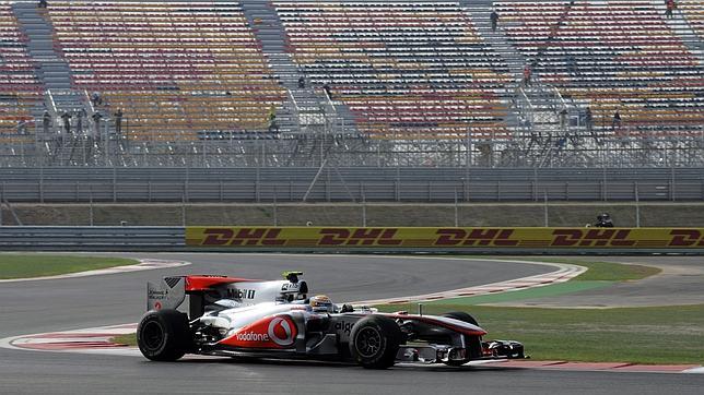 Hamilton manda en los primeros libres