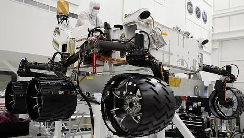 La NASA muestra en directo cómo construye el rover que enviará a Marte
