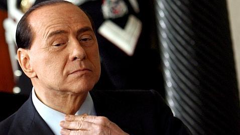 Berlusconi: «es mejor ser un apasionado de las chicas guapas que ser gay»