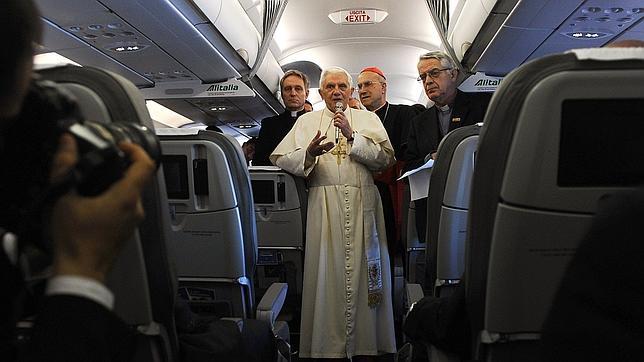 El Papa cree que España debe responder al desafío del laicismo