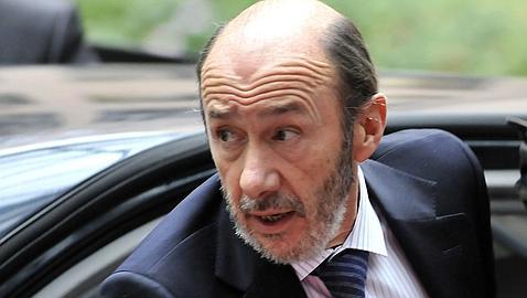 Rubalcaba: «Estoy entre la gente que quiere a Felipe González»