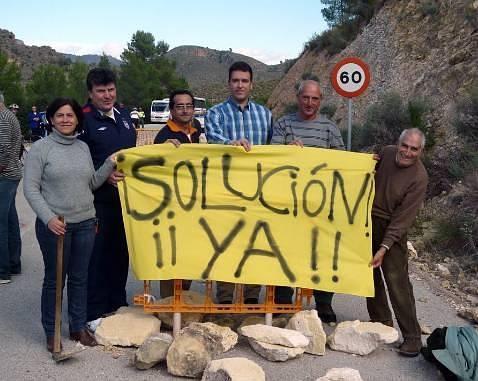 La Sierra del Segura se moviliza por la carretera de Híjar