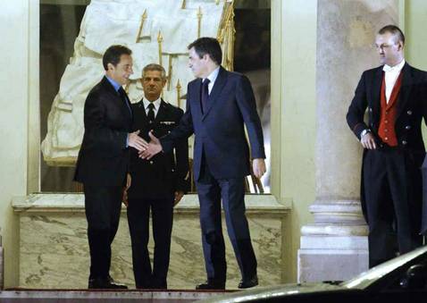 Nicolas Sarkozy acepta la dimisión del Gobierno en bloque