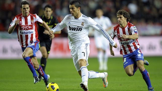 Los jugadores del Sporting acusan a Pepe de hacer cortes de manga a la grada