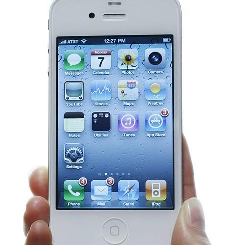 Un adolescente gana 130.000 dólares vendiendo carcasas blancas para iPhone 4