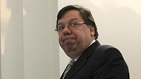 Cowen se resiste a dimitir en Irlanda hasta poner en marcha el rescate financiero