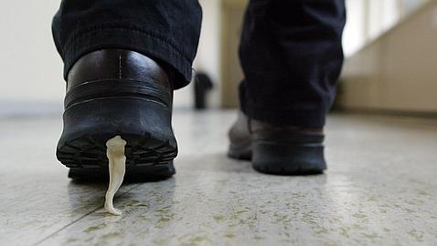 El Gobierno aprueba los chicles menos pegajosos