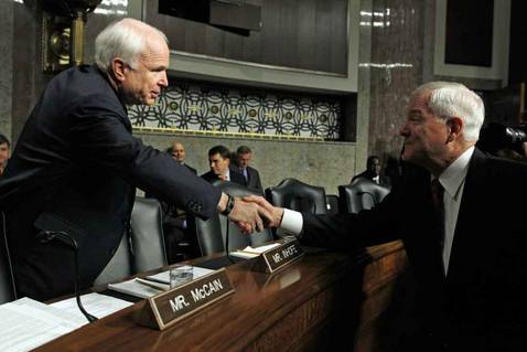 Para McCain, la presencia «gay» en el Ejército sería «muy prematura»