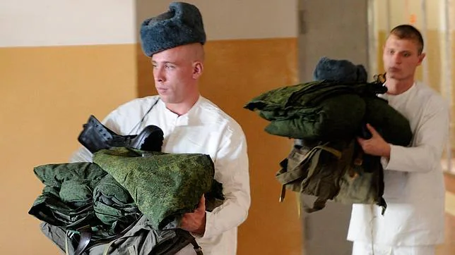 Con cangrejo Whitney El nuevo uniforme del ejército ruso, demasiado fino para el frío siberiano