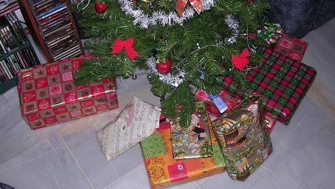 Uno de cada tres italianos recicla los regalos de Navidad