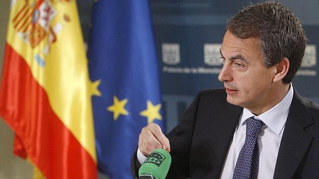 Zapatero defiende la ley antitabaco y cree «lógico» que se denuncien los incumplimientos