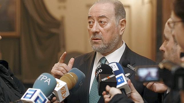 El alcalde de Oviedo echa más leña al fuego: «Cascos quiso ser candidato por pucherazo»