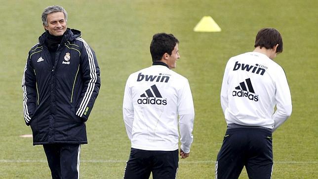 Benzema, titular ante el Levante