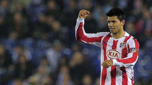Agüero guía al Atlético a cuartos
