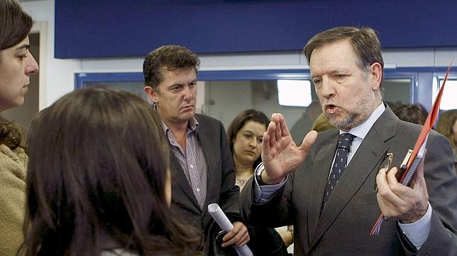 Iglesias: «Aznar tiene intervenido el Partido Popular»