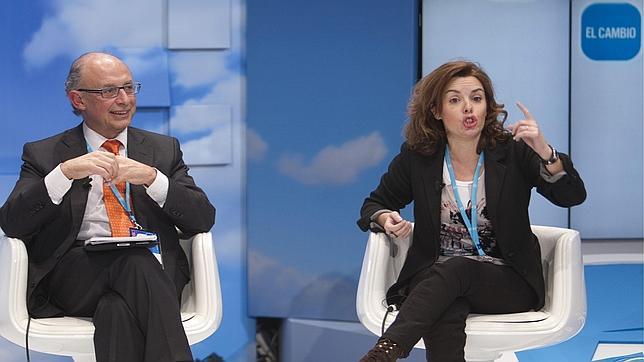 Sáenz de Santamaría presenta un plan estratégico de austeridad en la Administración