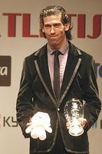 El entrenador de Marta prepara a futuros bomberos en Fuenlabrada