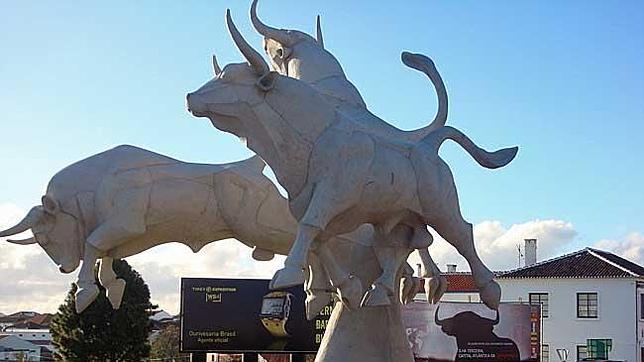 Inaugurado en Las Azores el mayor monumento al toro bravo