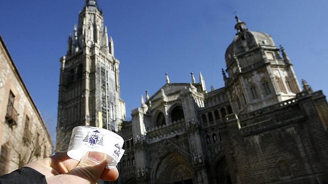 La Iglesia regalará la «pulsera turística» a los jóvenes del Papa