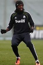 Adebayor: «No he venido a echar a Benzema»