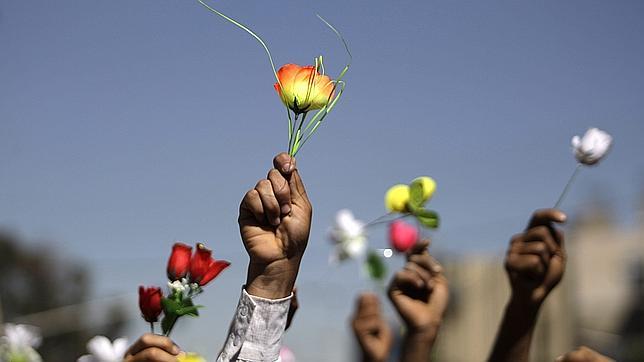 Las protestas multitudinarias de Túnez y Egipto se extienden a Yemen