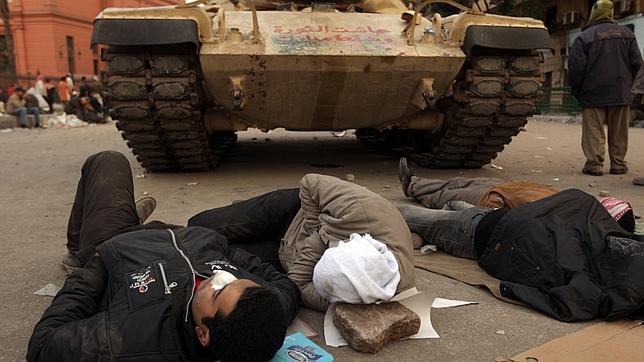 Los anti-Mubarak desafían el miedo y se concentran desde la madrugada en la plaza Tahrir